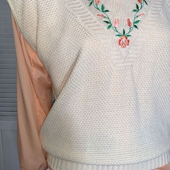 Vintage Pastel Embroidered Pullover Knit Sleeveless Sweater - Picture 5 of 15